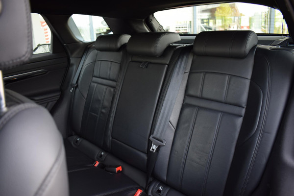 Land Rover Range Rover Evoque 1.5 P300e AWD SE | R-Dynamic | Trekhaak | Leer | Camera