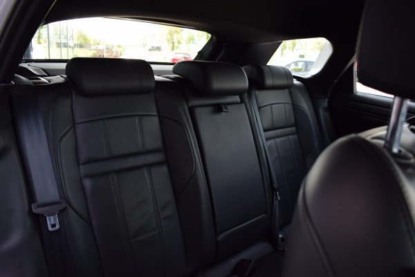 Land Rover Range Rover Evoque 1.5 P300e AWD SE | R-Dynamic | Trekhaak | Leer | Camera