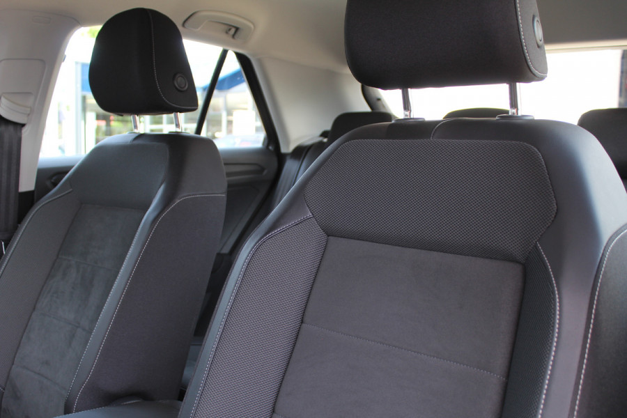Volkswagen T-Roc 1.5 TSI 150PK Style Plus | Alcantara | IQ Light | Elektr. Achterklep | Adaptieve Cruise | Trekhaak