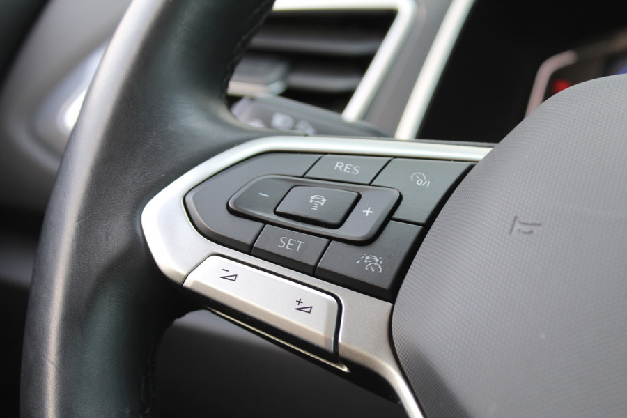Volkswagen T-Roc 1.5 TSI 150PK Style Plus | Alcantara | IQ Light | Elektr. Achterklep | Adaptieve Cruise | Trekhaak