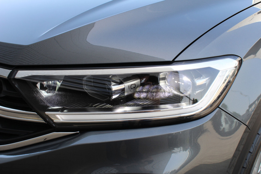 Volkswagen T-Roc 1.5 TSI 150PK Style Plus | Alcantara | IQ Light | Elektr. Achterklep | Adaptieve Cruise | Trekhaak