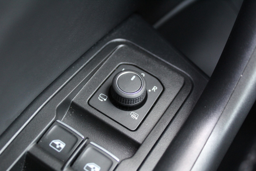 Volkswagen T-Roc 1.5 TSI 150PK Style Plus | Alcantara | IQ Light | Elektr. Achterklep | Adaptieve Cruise | Trekhaak