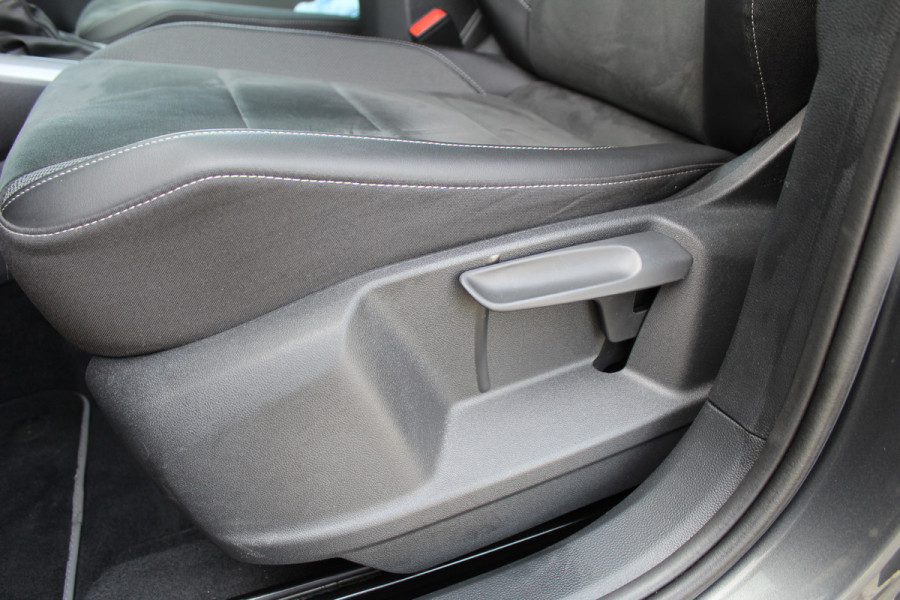 Volkswagen T-Roc 1.5 TSI 150PK Style Plus | Alcantara | IQ Light | Elektr. Achterklep | Adaptieve Cruise | Trekhaak