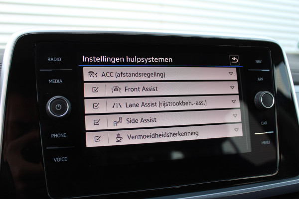 Volkswagen T-Roc 1.5 TSI 150PK Style Plus | Alcantara | IQ Light | Elektr. Achterklep | Adaptieve Cruise | Trekhaak