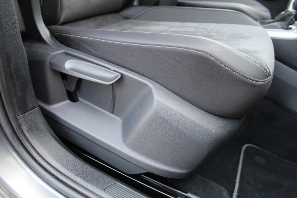 Volkswagen T-Roc 1.5 TSI 150PK Style Plus | Alcantara | IQ Light | Elektr. Achterklep | Adaptieve Cruise | Trekhaak