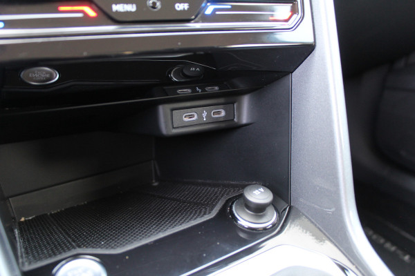 Volkswagen T-Roc 1.5 TSI 150PK Style Plus | Alcantara | IQ Light | Elektr. Achterklep | Adaptieve Cruise | Trekhaak