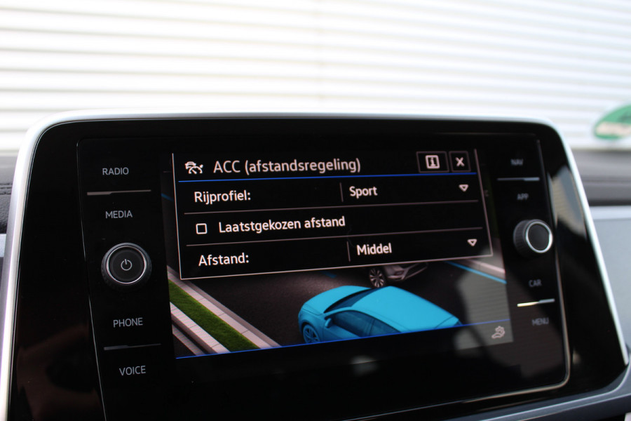 Volkswagen T-Roc 1.5 TSI 150PK Style Plus | Alcantara | IQ Light | Elektr. Achterklep | Adaptieve Cruise | Trekhaak