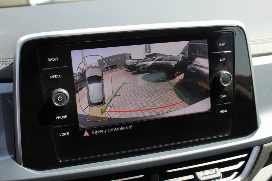 Volkswagen T-Roc 1.5 TSI 150PK Style Plus | Alcantara | IQ Light | Elektr. Achterklep | Adaptieve Cruise | Trekhaak