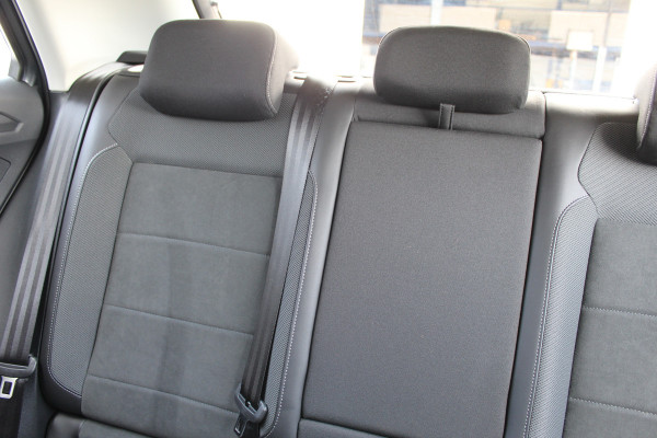 Volkswagen T-Roc 1.5 TSI 150PK Style Plus | Alcantara | IQ Light | Elektr. Achterklep | Adaptieve Cruise | Trekhaak