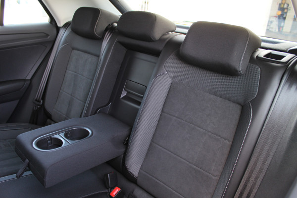 Volkswagen T-Roc 1.5 TSI 150PK Style Plus | Alcantara | IQ Light | Elektr. Achterklep | Adaptieve Cruise | Trekhaak