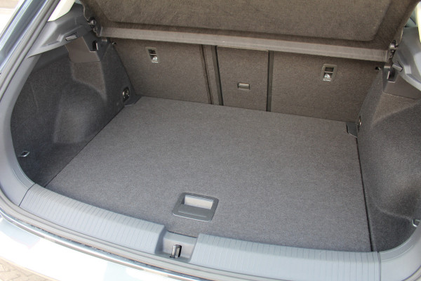 Volkswagen T-Roc 1.5 TSI 150PK Style Plus | Alcantara | IQ Light | Elektr. Achterklep | Adaptieve Cruise | Trekhaak