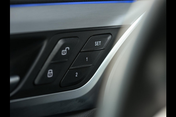 BMW X4 xDrive20i M-Sport | Performance seats | Panoramadak | Harman Kardon | Trekhaak | Leder | Ambiance interieur | NL-Auto | 1e Eigenaar |