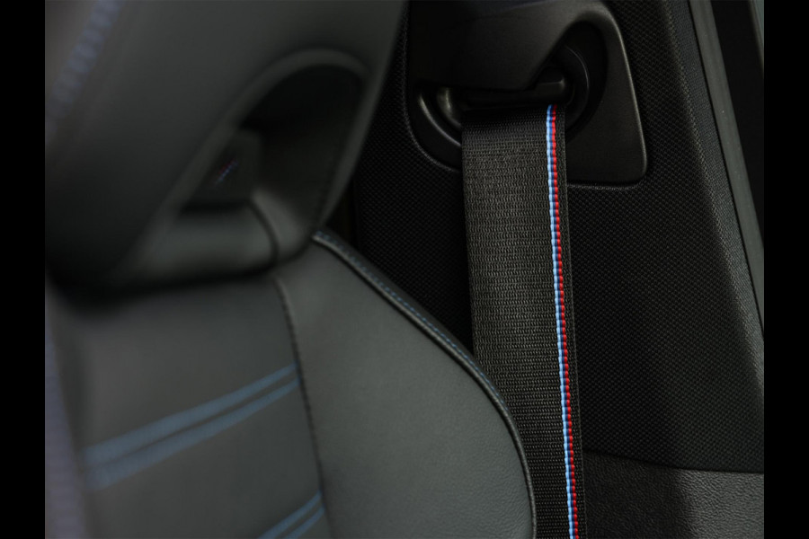 BMW X4 xDrive20i M-Sport | Performance seats | Panoramadak | Harman Kardon | Trekhaak | Leder | Ambiance interieur | NL-Auto | 1e Eigenaar |
