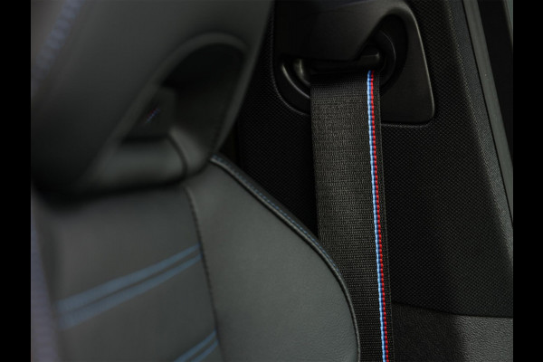 BMW X4 xDrive20i M-Sport | Performance seats | Panoramadak | Harman Kardon | Trekhaak | Leder | Ambiance interieur | NL-Auto | 1e Eigenaar |