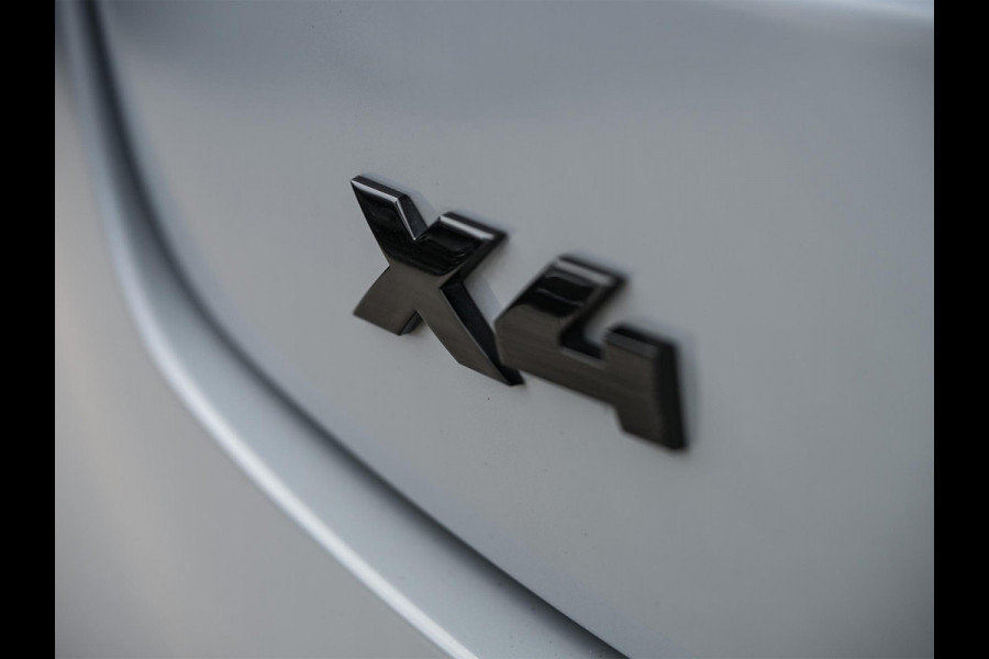 BMW X4 xDrive20i M-Sport | Performance seats | Panoramadak | Harman Kardon | Trekhaak | Leder | Ambiance interieur | NL-Auto | 1e Eigenaar |