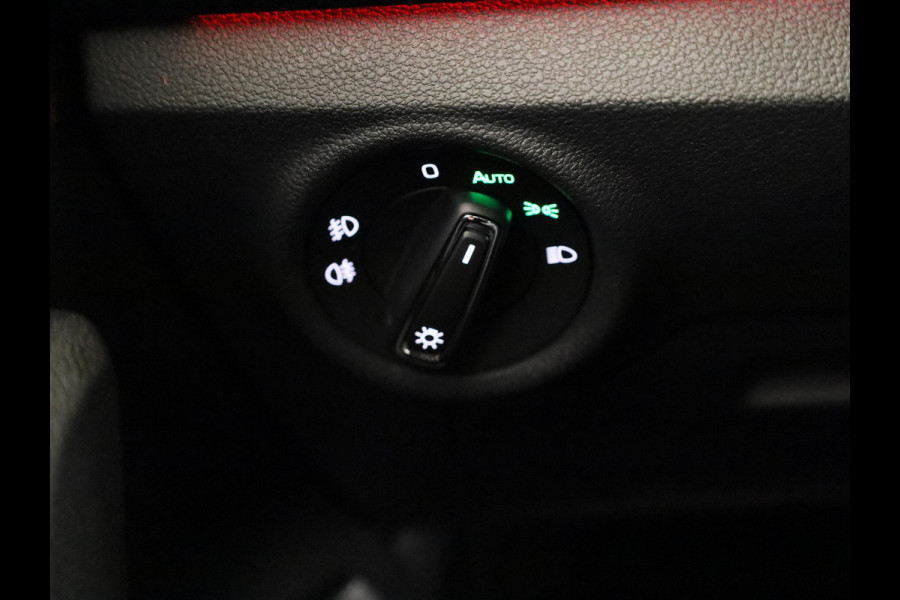Škoda SCALA Monte Carlo 1.0 TSI 115 pk 7 versn. DSG | Travel Assist Plus| Winter Plus Pakket | Lichtmetalen Velgen 18 Inch