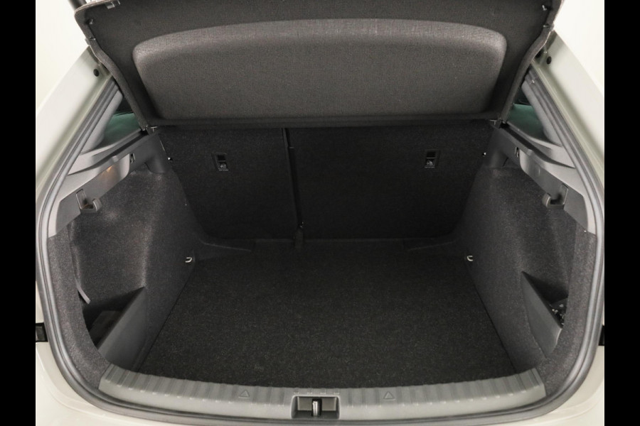 Škoda SCALA Monte Carlo 1.0 TSI 115 pk 7 versn. DSG | Travel Assist Plus| Winter Plus Pakket | Lichtmetalen Velgen 18 Inch