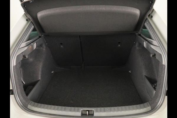 Škoda SCALA Monte Carlo 1.0 TSI 115 pk 7 versn. DSG | Travel Assist Plus| Winter Plus Pakket | Lichtmetalen Velgen 18 Inch