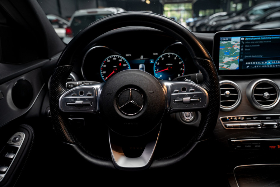 Mercedes-Benz C-Klasse Estate 180 AMG Pano Leer Camera Navi LED PTS Elekt. achterklep Elektr. trekhaak LM velgen BTW auto!