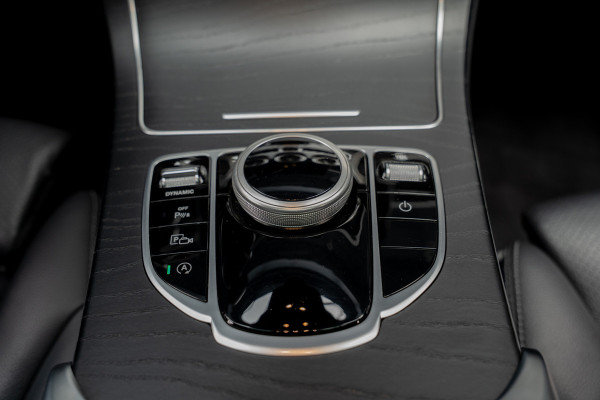 Mercedes-Benz C-Klasse Estate 180 AMG Pano Leer Camera Navi LED PTS Elekt. achterklep Elektr. trekhaak LM velgen BTW auto!