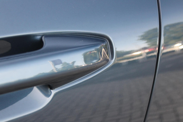 Volvo V60 2.0 T6 350PK Plug-in hybrid AWD Plus Dark | PANORAMISCH SCHUIF/KANTELDAK | PREMIUM AUDIO HARMAN/KARDON | NAVIGATIE VIA GOOGLE AUTO | APPLE CARPLAY / ANDROID AUTO | FULL-LED KOPLAMPEN | VERLICHTINGSPACK 2 | TREKHAAK MET SEMI ELEKTRISCH INKLAPBARE KOGEL 1800KG TREKGEWICHT! | 19'' 5-DOUBLE SPAAKS MATT GRAPHITE / DIAMOND CUT VELGEN | LEDEREN BEKLEDING | POWER SEATS - BESTUURDERS- EN PASSAGIERSSTOEL ELEKTRISCHVERSTELBAAR MET GEHEUGEN, ELEKTRISCH VERSTELBARE  ZITVERLENGERS /LENDESTEUN VIERVOUDIG | STOEL- EN ACHTERBANKVERWARMING | STUURVERWARMING | VOORRUITVERWARMING | PARKEE