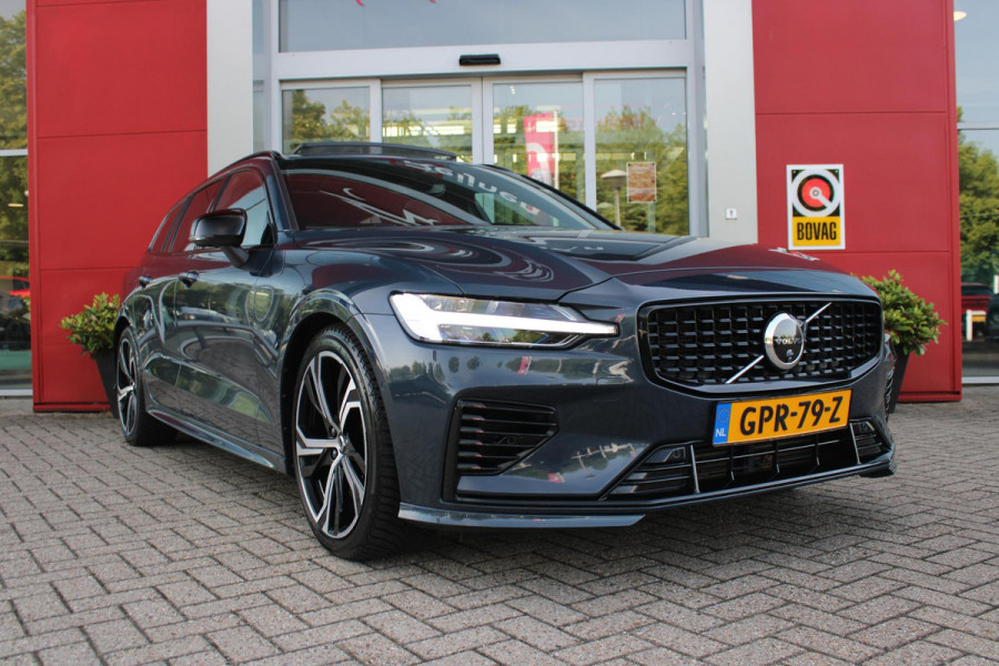 Volvo V60 2.0 T6 350PK Plug-in hybrid AWD Plus Dark | PANORAMISCH SCHUIF/KANTELDAK | PREMIUM AUDIO HARMAN/KARDON | NAVIGATIE VIA GOOGLE AUTO | APPLE CARPLAY / ANDROID AUTO | FULL-LED KOPLAMPEN | VERLICHTINGSPACK 2 | TREKHAAK MET SEMI ELEKTRISCH INKLAPBARE KOGEL 1800KG TREKGEWICHT! | 19'' 5-DOUBLE SPAAKS MATT GRAPHITE / DIAMOND CUT VELGEN | LEDEREN BEKLEDING | POWER SEATS - BESTUURDERS- EN PASSAGIERSSTOEL ELEKTRISCHVERSTELBAAR MET GEHEUGEN, ELEKTRISCH VERSTELBARE  ZITVERLENGERS /LENDESTEUN VIERVOUDIG | STOEL- EN ACHTERBANKVERWARMING | STUURVERWARMING | VOORRUITVERWARMING | PARKEE