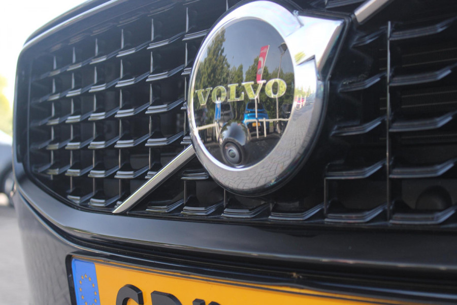 Volvo V60 2.0 T6 350PK Plug-in hybrid AWD Plus Dark | PANORAMISCH SCHUIF/KANTELDAK | PREMIUM AUDIO HARMAN/KARDON | NAVIGATIE VIA GOOGLE AUTO | APPLE CARPLAY / ANDROID AUTO | FULL-LED KOPLAMPEN | VERLICHTINGSPACK 2 | TREKHAAK MET SEMI ELEKTRISCH INKLAPBARE KOGEL 1800KG TREKGEWICHT! | 19'' 5-DOUBLE SPAAKS MATT GRAPHITE / DIAMOND CUT VELGEN | LEDEREN BEKLEDING | POWER SEATS - BESTUURDERS- EN PASSAGIERSSTOEL ELEKTRISCHVERSTELBAAR MET GEHEUGEN, ELEKTRISCH VERSTELBARE  ZITVERLENGERS /LENDESTEUN VIERVOUDIG | STOEL- EN ACHTERBANKVERWARMING | STUURVERWARMING | VOORRUITVERWARMING | PARKEE