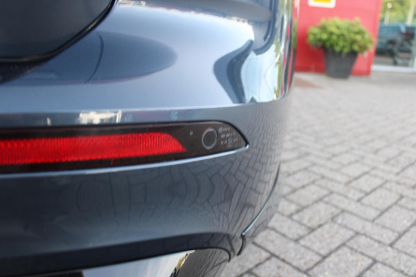Volvo V60 2.0 T6 350PK Plug-in hybrid AWD Plus Dark | PANORAMISCH SCHUIF/KANTELDAK | PREMIUM AUDIO HARMAN/KARDON | NAVIGATIE VIA GOOGLE AUTO | APPLE CARPLAY / ANDROID AUTO | FULL-LED KOPLAMPEN | VERLICHTINGSPACK 2 | TREKHAAK MET SEMI ELEKTRISCH INKLAPBARE KOGEL 1800KG TREKGEWICHT! | 19'' 5-DOUBLE SPAAKS MATT GRAPHITE / DIAMOND CUT VELGEN | LEDEREN BEKLEDING | POWER SEATS - BESTUURDERS- EN PASSAGIERSSTOEL ELEKTRISCHVERSTELBAAR MET GEHEUGEN, ELEKTRISCH VERSTELBARE  ZITVERLENGERS /LENDESTEUN VIERVOUDIG | STOEL- EN ACHTERBANKVERWARMING | STUURVERWARMING | VOORRUITVERWARMING | PARKEE