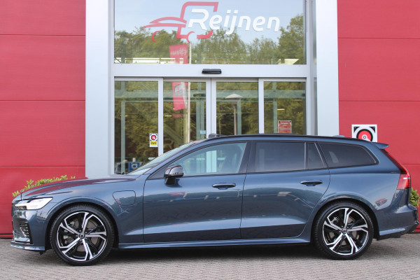 Volvo V60 2.0 T6 350PK Plug-in hybrid AWD Plus Dark | PANORAMISCH SCHUIF/KANTELDAK | PREMIUM AUDIO HARMAN/KARDON | NAVIGATIE VIA GOOGLE AUTO | APPLE CARPLAY / ANDROID AUTO | FULL-LED KOPLAMPEN | VERLICHTINGSPACK 2 | TREKHAAK MET SEMI ELEKTRISCH INKLAPBARE KOGEL 1800KG TREKGEWICHT! | 19'' 5-DOUBLE SPAAKS MATT GRAPHITE / DIAMOND CUT VELGEN | LEDEREN BEKLEDING | POWER SEATS - BESTUURDERS- EN PASSAGIERSSTOEL ELEKTRISCHVERSTELBAAR MET GEHEUGEN, ELEKTRISCH VERSTELBARE  ZITVERLENGERS /LENDESTEUN VIERVOUDIG | STOEL- EN ACHTERBANKVERWARMING | STUURVERWARMING | VOORRUITVERWARMING | PARKEE