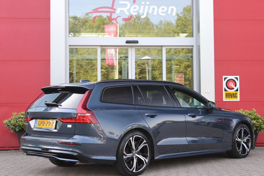 Volvo V60 2.0 T6 350PK Plug-in hybrid AWD Plus Dark | PANORAMISCH SCHUIF/KANTELDAK | PREMIUM AUDIO HARMAN/KARDON | NAVIGATIE VIA GOOGLE AUTO | APPLE CARPLAY / ANDROID AUTO | FULL-LED KOPLAMPEN | VERLICHTINGSPACK 2 | TREKHAAK MET SEMI ELEKTRISCH INKLAPBARE KOGEL 1800KG TREKGEWICHT! | 19'' 5-DOUBLE SPAAKS MATT GRAPHITE / DIAMOND CUT VELGEN | LEDEREN BEKLEDING | POWER SEATS - BESTUURDERS- EN PASSAGIERSSTOEL ELEKTRISCHVERSTELBAAR MET GEHEUGEN, ELEKTRISCH VERSTELBARE  ZITVERLENGERS /LENDESTEUN VIERVOUDIG | STOEL- EN ACHTERBANKVERWARMING | STUURVERWARMING | VOORRUITVERWARMING | PARKEE
