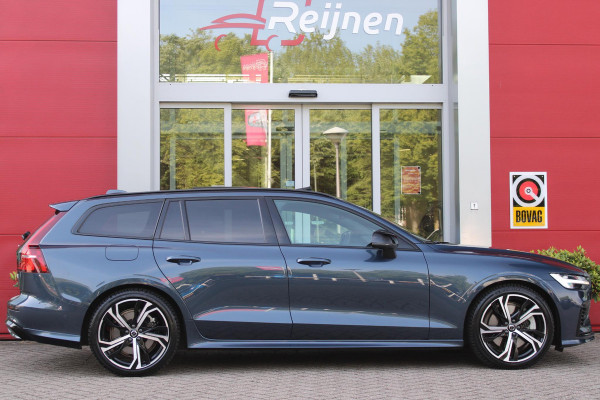 Volvo V60 2.0 T6 350PK Plug-in hybrid AWD Plus Dark | PANORAMISCH SCHUIF/KANTELDAK | PREMIUM AUDIO HARMAN/KARDON | NAVIGATIE VIA GOOGLE AUTO | APPLE CARPLAY / ANDROID AUTO | FULL-LED KOPLAMPEN | VERLICHTINGSPACK 2 | TREKHAAK MET SEMI ELEKTRISCH INKLAPBARE KOGEL 1800KG TREKGEWICHT! | 19'' 5-DOUBLE SPAAKS MATT GRAPHITE / DIAMOND CUT VELGEN | LEDEREN BEKLEDING | POWER SEATS - BESTUURDERS- EN PASSAGIERSSTOEL ELEKTRISCHVERSTELBAAR MET GEHEUGEN, ELEKTRISCH VERSTELBARE  ZITVERLENGERS /LENDESTEUN VIERVOUDIG | STOEL- EN ACHTERBANKVERWARMING | STUURVERWARMING | VOORRUITVERWARMING | PARKEE