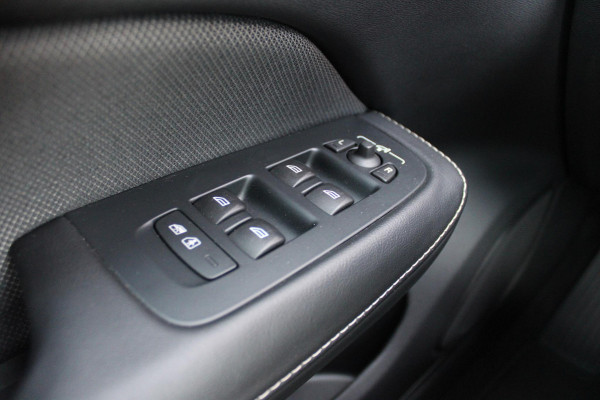 Volvo V60 2.0 T6 350PK Plug-in hybrid AWD Plus Dark | PANORAMISCH SCHUIF/KANTELDAK | PREMIUM AUDIO HARMAN/KARDON | NAVIGATIE VIA GOOGLE AUTO | APPLE CARPLAY / ANDROID AUTO | FULL-LED KOPLAMPEN | VERLICHTINGSPACK 2 | TREKHAAK MET SEMI ELEKTRISCH INKLAPBARE KOGEL 1800KG TREKGEWICHT! | 19'' 5-DOUBLE SPAAKS MATT GRAPHITE / DIAMOND CUT VELGEN | LEDEREN BEKLEDING | POWER SEATS - BESTUURDERS- EN PASSAGIERSSTOEL ELEKTRISCHVERSTELBAAR MET GEHEUGEN, ELEKTRISCH VERSTELBARE  ZITVERLENGERS /LENDESTEUN VIERVOUDIG | STOEL- EN ACHTERBANKVERWARMING | STUURVERWARMING | VOORRUITVERWARMING | PARKEE