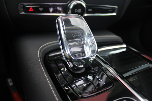 Volvo V60 2.0 T6 350PK Plug-in hybrid AWD Plus Dark | PANORAMISCH SCHUIF/KANTELDAK | PREMIUM AUDIO HARMAN/KARDON | NAVIGATIE VIA GOOGLE AUTO | APPLE CARPLAY / ANDROID AUTO | FULL-LED KOPLAMPEN | VERLICHTINGSPACK 2 | TREKHAAK MET SEMI ELEKTRISCH INKLAPBARE KOGEL 1800KG TREKGEWICHT! | 19'' 5-DOUBLE SPAAKS MATT GRAPHITE / DIAMOND CUT VELGEN | LEDEREN BEKLEDING | POWER SEATS - BESTUURDERS- EN PASSAGIERSSTOEL ELEKTRISCHVERSTELBAAR MET GEHEUGEN, ELEKTRISCH VERSTELBARE  ZITVERLENGERS /LENDESTEUN VIERVOUDIG | STOEL- EN ACHTERBANKVERWARMING | STUURVERWARMING | VOORRUITVERWARMING | PARKEE