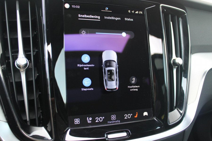 Volvo V60 2.0 T6 350PK Plug-in hybrid AWD Plus Dark | PANORAMISCH SCHUIF/KANTELDAK | PREMIUM AUDIO HARMAN/KARDON | NAVIGATIE VIA GOOGLE AUTO | APPLE CARPLAY / ANDROID AUTO | FULL-LED KOPLAMPEN | VERLICHTINGSPACK 2 | TREKHAAK MET SEMI ELEKTRISCH INKLAPBARE KOGEL 1800KG TREKGEWICHT! | 19'' 5-DOUBLE SPAAKS MATT GRAPHITE / DIAMOND CUT VELGEN | LEDEREN BEKLEDING | POWER SEATS - BESTUURDERS- EN PASSAGIERSSTOEL ELEKTRISCHVERSTELBAAR MET GEHEUGEN, ELEKTRISCH VERSTELBARE  ZITVERLENGERS /LENDESTEUN VIERVOUDIG | STOEL- EN ACHTERBANKVERWARMING | STUURVERWARMING | VOORRUITVERWARMING | PARKEE