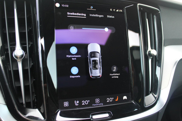 Volvo V60 2.0 T6 350PK Plug-in hybrid AWD Plus Dark | PANORAMISCH SCHUIF/KANTELDAK | PREMIUM AUDIO HARMAN/KARDON | NAVIGATIE VIA GOOGLE AUTO | APPLE CARPLAY / ANDROID AUTO | FULL-LED KOPLAMPEN | VERLICHTINGSPACK 2 | TREKHAAK MET SEMI ELEKTRISCH INKLAPBARE KOGEL 1800KG TREKGEWICHT! | 19'' 5-DOUBLE SPAAKS MATT GRAPHITE / DIAMOND CUT VELGEN | LEDEREN BEKLEDING | POWER SEATS - BESTUURDERS- EN PASSAGIERSSTOEL ELEKTRISCHVERSTELBAAR MET GEHEUGEN, ELEKTRISCH VERSTELBARE  ZITVERLENGERS /LENDESTEUN VIERVOUDIG | STOEL- EN ACHTERBANKVERWARMING | STUURVERWARMING | VOORRUITVERWARMING | PARKEE