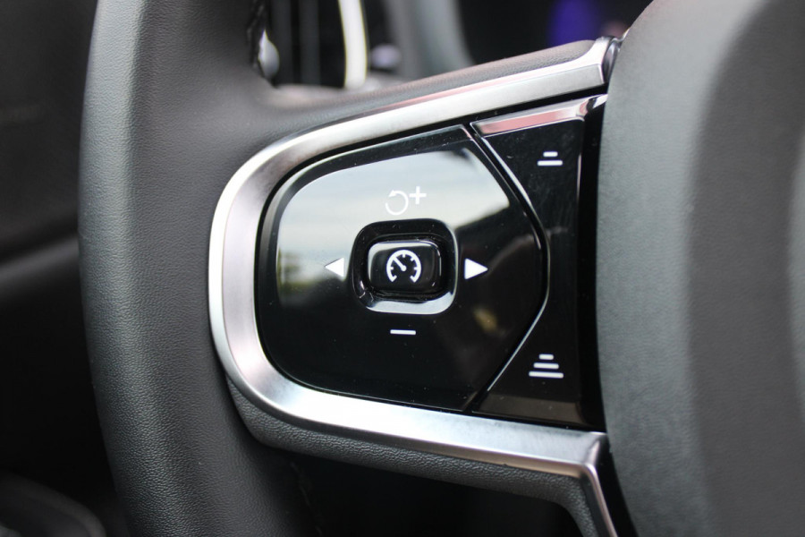 Volvo V60 2.0 T6 350PK Plug-in hybrid AWD Plus Dark | PANORAMISCH SCHUIF/KANTELDAK | PREMIUM AUDIO HARMAN/KARDON | NAVIGATIE VIA GOOGLE AUTO | APPLE CARPLAY / ANDROID AUTO | FULL-LED KOPLAMPEN | VERLICHTINGSPACK 2 | TREKHAAK MET SEMI ELEKTRISCH INKLAPBARE KOGEL 1800KG TREKGEWICHT! | 19'' 5-DOUBLE SPAAKS MATT GRAPHITE / DIAMOND CUT VELGEN | LEDEREN BEKLEDING | POWER SEATS - BESTUURDERS- EN PASSAGIERSSTOEL ELEKTRISCHVERSTELBAAR MET GEHEUGEN, ELEKTRISCH VERSTELBARE  ZITVERLENGERS /LENDESTEUN VIERVOUDIG | STOEL- EN ACHTERBANKVERWARMING | STUURVERWARMING | VOORRUITVERWARMING | PARKEE
