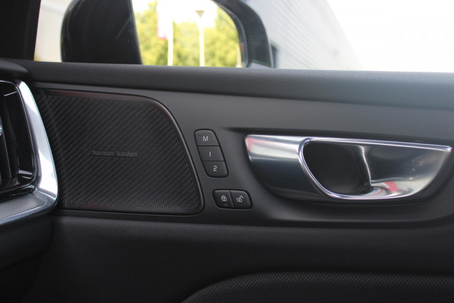 Volvo V60 2.0 T6 350PK Plug-in hybrid AWD Plus Dark | PANORAMISCH SCHUIF/KANTELDAK | PREMIUM AUDIO HARMAN/KARDON | NAVIGATIE VIA GOOGLE AUTO | APPLE CARPLAY / ANDROID AUTO | FULL-LED KOPLAMPEN | VERLICHTINGSPACK 2 | TREKHAAK MET SEMI ELEKTRISCH INKLAPBARE KOGEL 1800KG TREKGEWICHT! | 19'' 5-DOUBLE SPAAKS MATT GRAPHITE / DIAMOND CUT VELGEN | LEDEREN BEKLEDING | POWER SEATS - BESTUURDERS- EN PASSAGIERSSTOEL ELEKTRISCHVERSTELBAAR MET GEHEUGEN, ELEKTRISCH VERSTELBARE  ZITVERLENGERS /LENDESTEUN VIERVOUDIG | STOEL- EN ACHTERBANKVERWARMING | STUURVERWARMING | VOORRUITVERWARMING | PARKEE