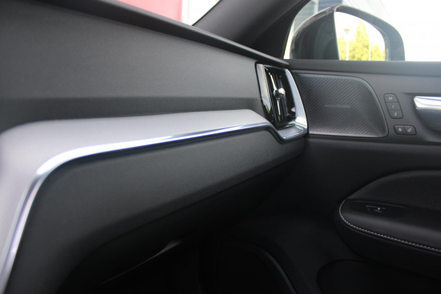 Volvo V60 2.0 T6 350PK Plug-in hybrid AWD Plus Dark | PANORAMISCH SCHUIF/KANTELDAK | PREMIUM AUDIO HARMAN/KARDON | NAVIGATIE VIA GOOGLE AUTO | APPLE CARPLAY / ANDROID AUTO | FULL-LED KOPLAMPEN | VERLICHTINGSPACK 2 | TREKHAAK MET SEMI ELEKTRISCH INKLAPBARE KOGEL 1800KG TREKGEWICHT! | 19'' 5-DOUBLE SPAAKS MATT GRAPHITE / DIAMOND CUT VELGEN | LEDEREN BEKLEDING | POWER SEATS - BESTUURDERS- EN PASSAGIERSSTOEL ELEKTRISCHVERSTELBAAR MET GEHEUGEN, ELEKTRISCH VERSTELBARE  ZITVERLENGERS /LENDESTEUN VIERVOUDIG | STOEL- EN ACHTERBANKVERWARMING | STUURVERWARMING | VOORRUITVERWARMING | PARKEE