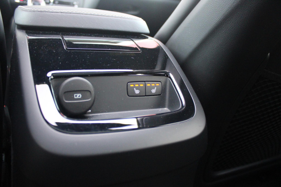 Volvo V60 2.0 T6 350PK Plug-in hybrid AWD Plus Dark | PANORAMISCH SCHUIF/KANTELDAK | PREMIUM AUDIO HARMAN/KARDON | NAVIGATIE VIA GOOGLE AUTO | APPLE CARPLAY / ANDROID AUTO | FULL-LED KOPLAMPEN | VERLICHTINGSPACK 2 | TREKHAAK MET SEMI ELEKTRISCH INKLAPBARE KOGEL 1800KG TREKGEWICHT! | 19'' 5-DOUBLE SPAAKS MATT GRAPHITE / DIAMOND CUT VELGEN | LEDEREN BEKLEDING | POWER SEATS - BESTUURDERS- EN PASSAGIERSSTOEL ELEKTRISCHVERSTELBAAR MET GEHEUGEN, ELEKTRISCH VERSTELBARE  ZITVERLENGERS /LENDESTEUN VIERVOUDIG | STOEL- EN ACHTERBANKVERWARMING | STUURVERWARMING | VOORRUITVERWARMING | PARKEE