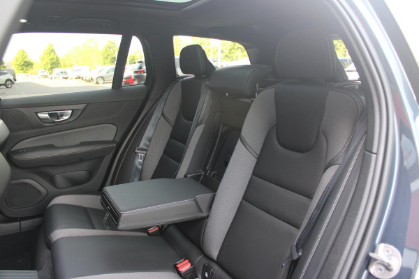 Volvo V60 2.0 T6 350PK Plug-in hybrid AWD Plus Dark | PANORAMISCH SCHUIF/KANTELDAK | PREMIUM AUDIO HARMAN/KARDON | NAVIGATIE VIA GOOGLE AUTO | APPLE CARPLAY / ANDROID AUTO | FULL-LED KOPLAMPEN | VERLICHTINGSPACK 2 | TREKHAAK MET SEMI ELEKTRISCH INKLAPBARE KOGEL 1800KG TREKGEWICHT! | 19'' 5-DOUBLE SPAAKS MATT GRAPHITE / DIAMOND CUT VELGEN | LEDEREN BEKLEDING | POWER SEATS - BESTUURDERS- EN PASSAGIERSSTOEL ELEKTRISCHVERSTELBAAR MET GEHEUGEN, ELEKTRISCH VERSTELBARE  ZITVERLENGERS /LENDESTEUN VIERVOUDIG | STOEL- EN ACHTERBANKVERWARMING | STUURVERWARMING | VOORRUITVERWARMING | PARKEE