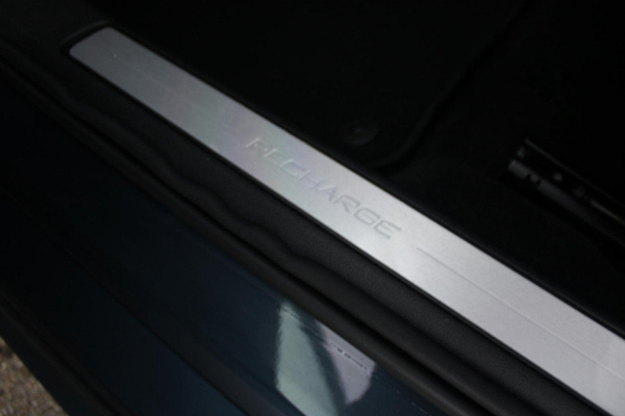 Volvo V60 2.0 T6 350PK Plug-in hybrid AWD Plus Dark | PANORAMISCH SCHUIF/KANTELDAK | PREMIUM AUDIO HARMAN/KARDON | NAVIGATIE VIA GOOGLE AUTO | APPLE CARPLAY / ANDROID AUTO | FULL-LED KOPLAMPEN | VERLICHTINGSPACK 2 | TREKHAAK MET SEMI ELEKTRISCH INKLAPBARE KOGEL 1800KG TREKGEWICHT! | 19'' 5-DOUBLE SPAAKS MATT GRAPHITE / DIAMOND CUT VELGEN | LEDEREN BEKLEDING | POWER SEATS - BESTUURDERS- EN PASSAGIERSSTOEL ELEKTRISCHVERSTELBAAR MET GEHEUGEN, ELEKTRISCH VERSTELBARE  ZITVERLENGERS /LENDESTEUN VIERVOUDIG | STOEL- EN ACHTERBANKVERWARMING | STUURVERWARMING | VOORRUITVERWARMING | PARKEE