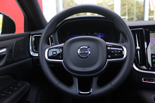 Volvo V60 2.0 T6 350PK Plug-in hybrid AWD Plus Dark | PANORAMISCH SCHUIF/KANTELDAK | PREMIUM AUDIO HARMAN/KARDON | NAVIGATIE VIA GOOGLE AUTO | APPLE CARPLAY / ANDROID AUTO | FULL-LED KOPLAMPEN | VERLICHTINGSPACK 2 | TREKHAAK MET SEMI ELEKTRISCH INKLAPBARE KOGEL 1800KG TREKGEWICHT! | 19'' 5-DOUBLE SPAAKS MATT GRAPHITE / DIAMOND CUT VELGEN | LEDEREN BEKLEDING | POWER SEATS - BESTUURDERS- EN PASSAGIERSSTOEL ELEKTRISCHVERSTELBAAR MET GEHEUGEN, ELEKTRISCH VERSTELBARE  ZITVERLENGERS /LENDESTEUN VIERVOUDIG | STOEL- EN ACHTERBANKVERWARMING | STUURVERWARMING | VOORRUITVERWARMING | PARKEE