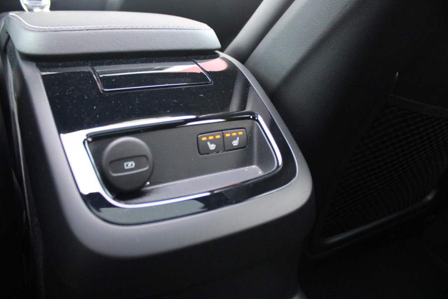 Volvo V60 2.0 T6 350PK Plug-in hybrid AWD Plus Dark | PANORAMISCH SCHUIF/KANTELDAK | PREMIUM AUDIO HARMAN/KARDON | NAVIGATIE VIA GOOGLE AUTO | APPLE CARPLAY / ANDROID AUTO | FULL-LED KOPLAMPEN | VERLICHTINGSPACK 2 | TREKHAAK MET SEMI ELEKTRISCH INKLAPBARE KOGEL 1800KG TREKGEWICHT! | 19'' 5-DOUBLE SPAAKS MATT GRAPHITE / DIAMOND CUT VELGEN | LEDEREN BEKLEDING | POWER SEATS - BESTUURDERS- EN PASSAGIERSSTOEL ELEKTRISCHVERSTELBAAR MET GEHEUGEN, ELEKTRISCH VERSTELBARE  ZITVERLENGERS /LENDESTEUN VIERVOUDIG | STOEL- EN ACHTERBANKVERWARMING | STUURVERWARMING | VOORRUITVERWARMING | PARKEE