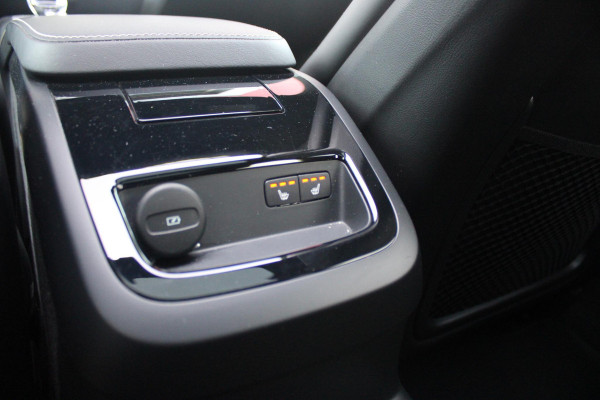 Volvo V60 2.0 T6 350PK Plug-in hybrid AWD Plus Dark | PANORAMISCH SCHUIF/KANTELDAK | PREMIUM AUDIO HARMAN/KARDON | NAVIGATIE VIA GOOGLE AUTO | APPLE CARPLAY / ANDROID AUTO | FULL-LED KOPLAMPEN | VERLICHTINGSPACK 2 | TREKHAAK MET SEMI ELEKTRISCH INKLAPBARE KOGEL 1800KG TREKGEWICHT! | 19'' 5-DOUBLE SPAAKS MATT GRAPHITE / DIAMOND CUT VELGEN | LEDEREN BEKLEDING | POWER SEATS - BESTUURDERS- EN PASSAGIERSSTOEL ELEKTRISCHVERSTELBAAR MET GEHEUGEN, ELEKTRISCH VERSTELBARE  ZITVERLENGERS /LENDESTEUN VIERVOUDIG | STOEL- EN ACHTERBANKVERWARMING | STUURVERWARMING | VOORRUITVERWARMING | PARKEE