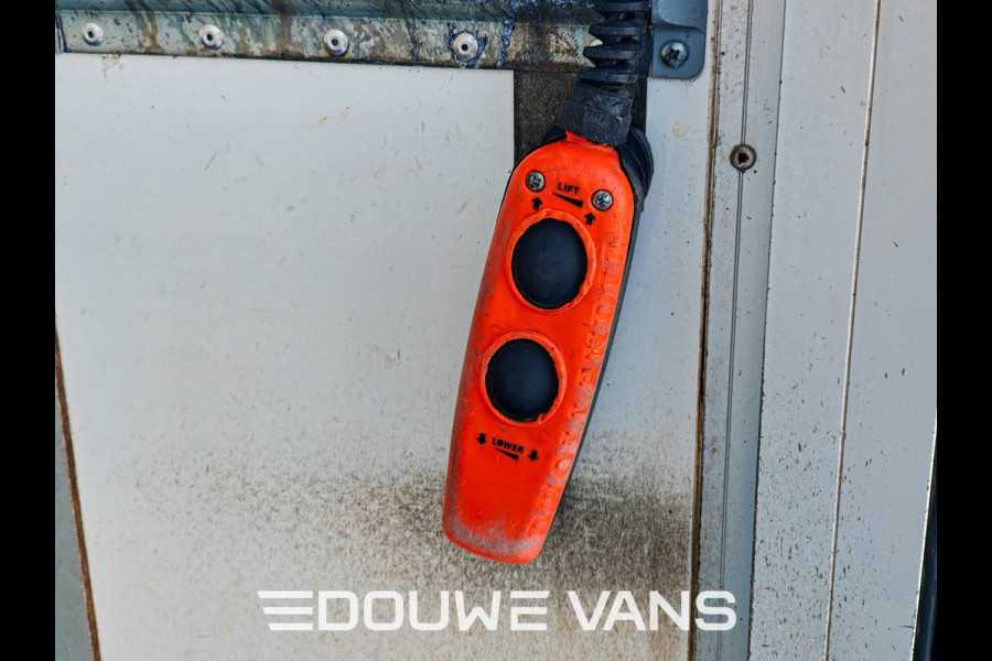 Iveco Daily 2.3 Koelwagen Airco Laadklep DAB Geveerde Stoel Koelbak Zijdeur Carrier + webasto