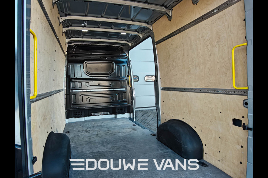 Volkswagen Crafter L2H2 Automaat Zilver Camera Stoelverw. Carplay