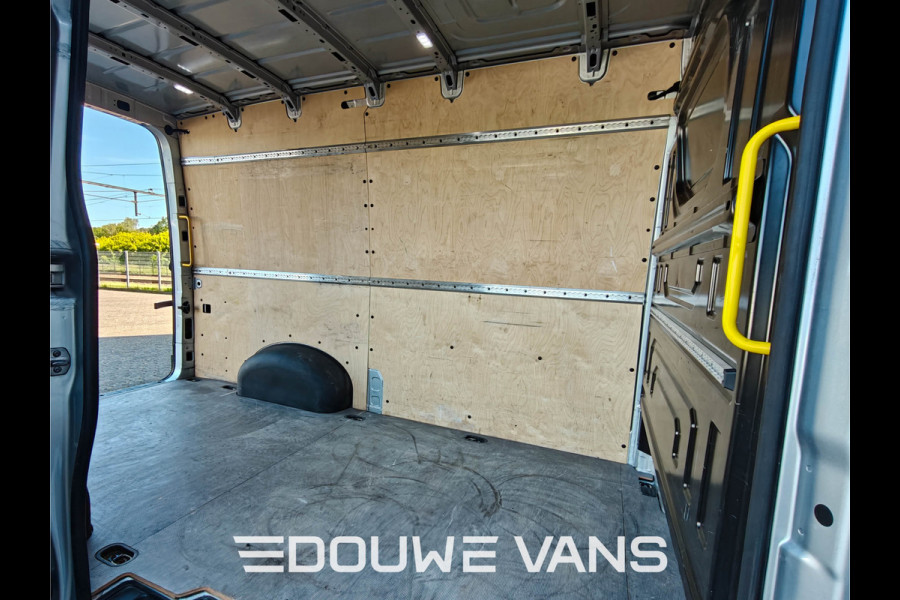 Volkswagen Crafter L2H2 Automaat Zilver Camera Stoelverw. Carplay