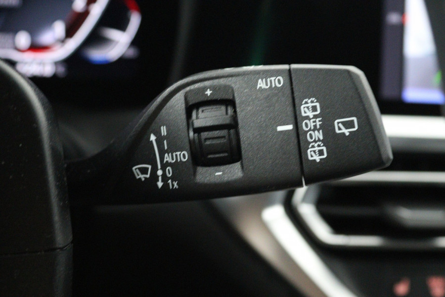 BMW 3 Serie Touring 330i High Executive M-sport(Dealer onderH, Camera, Head-up, Navi Prof,, Etc)