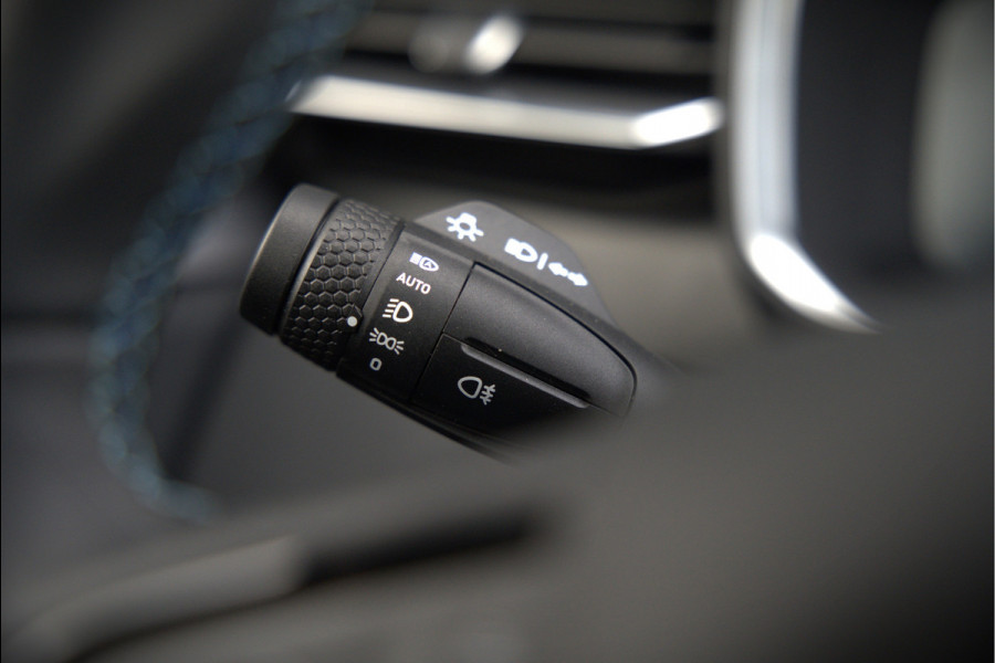 Lynk & Co 01 1.5 | Panoramadak | Stoelverwarming | Keyless | Apple Carplay | Adaptive Cruise Control | Infinity | Navigatie | Camera | Parkeersensoren |