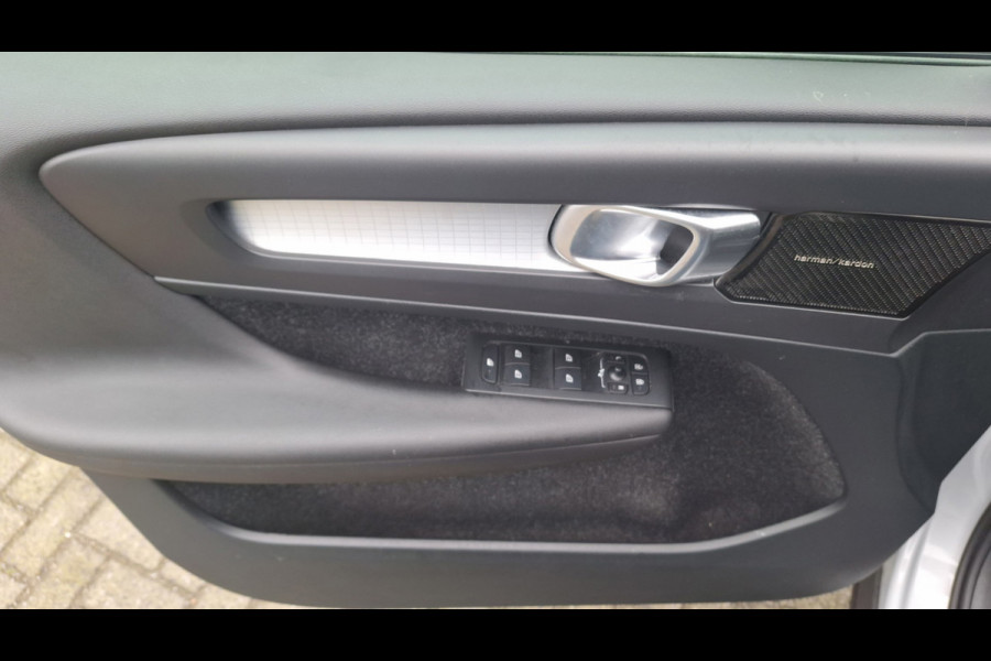 Volvo XC40 2.0 T4 R-Design 2.0, Automaat, Leer, Navi, Harman Kardon, BOMVOL